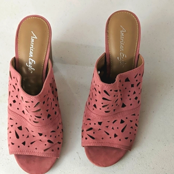 American Eagle Outfitters Shoes - American Eagle pink chunky heel sandals size 9